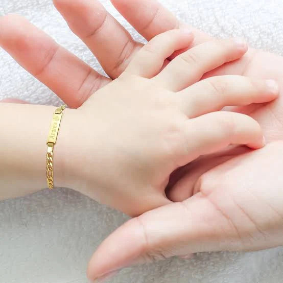 Amazon.com: Gold Plated Red Bead Figa Hand Amulet Evil Eye Protection Baby  Bracelet 5